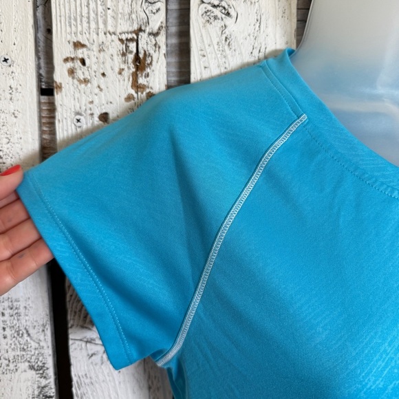 Champion Semi Fitted Athletic T-shirt Top Womens Size Medium Turquoise Quick Dry - Picture 4 of 8